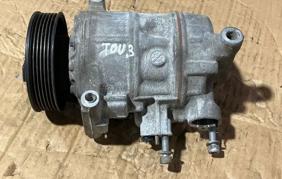 Volkswagen Touran III Air conditioning (A/C) compressor (pump) 5Q0816803F