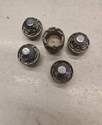 KIA Niro Anti-theft wheel nuts and lock LP490ADU01