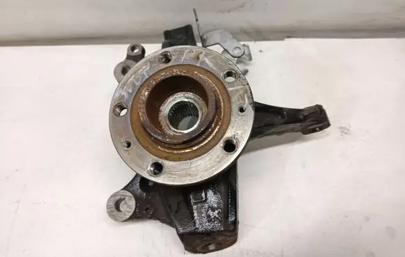 Peugeot 3008 II Front wheel hub spindle knuckle 1647857480