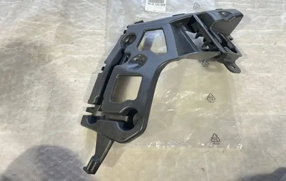 Renault Captur Rear bumper mounting bracket 852233250RBLCP 852233250R