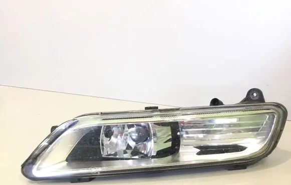 Volkswagen PASSAT B7 Front fog light 176624