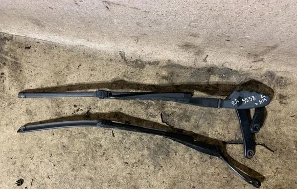 Mercedes-Benz C W204 Windshield/front glass wiper blade A2048200144