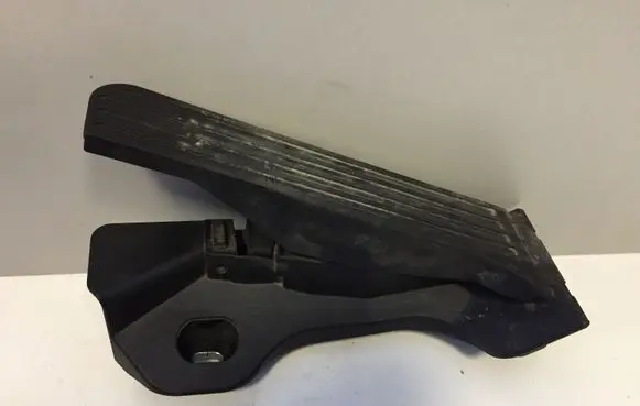 Volkswagen Tiguan Accelerator throttle pedal 1K1723503