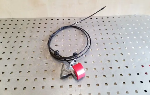 Engine bonnet/hood lock release cable