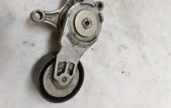 Citroen C4 I Picasso Generator/alternator belt tensioner 950007