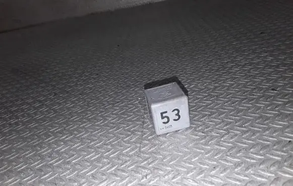 Volkswagen PASSAT B5.5 Other relay 141951253B