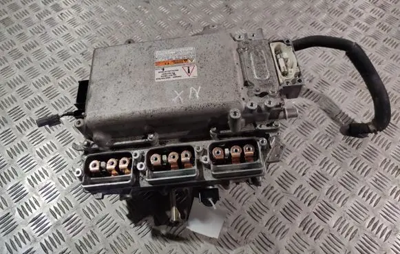 Voltage converter inverter