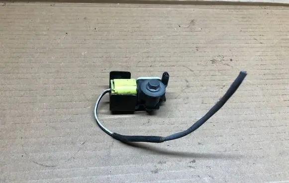 Nissan Juke I F15 Airbag deployment crash/impact sensor 985811LA0A