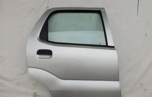 Suzuki Ignis Rear door