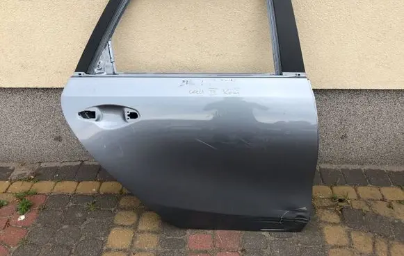 KIA Ceed Rear door
