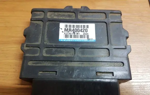 Mitsubishi Pajero ABS control unit/module MR400420 X2T34172M1