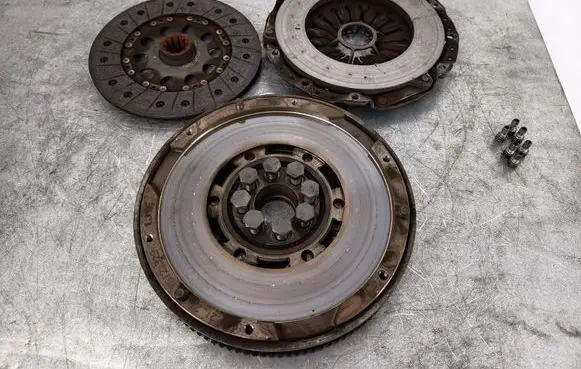 BMW 5 E39 Clutch set kit 75123293 222885 7515045