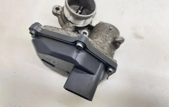 Volkswagen Golf VII EGR valve 04L131501C A2C53420794