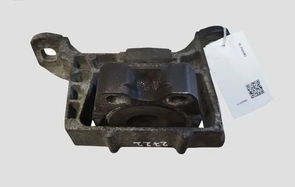 Ford Focus Engine mount bracket 82760122