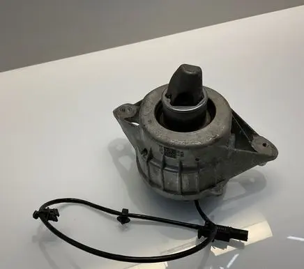 Engine mount bracket