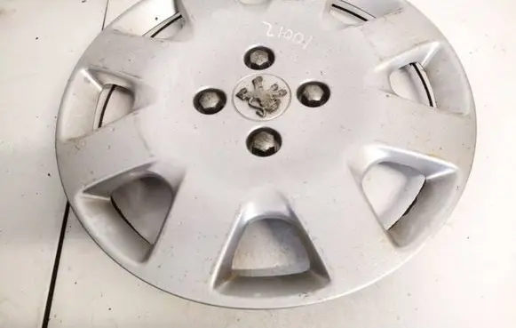 Peugeot 207 R15 wheel hub/cap/trim 9649057180