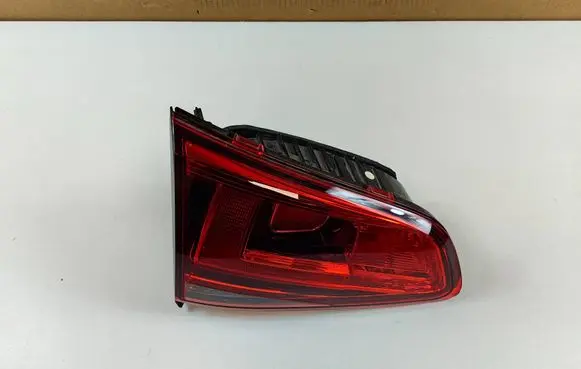 Tailgate rear/tail lights