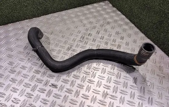 Renault Trafic III (X82) Engine coolant pipe/hose 215010197R