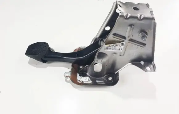 Volkswagen Golf VI Brake pedal