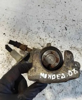 Ford Mondeo Mk III Rear brake caliper