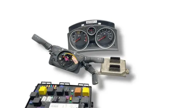 Opel Zafira B Engine ECU kit and lock set 55571557 13309018 13285620