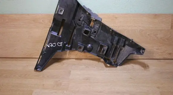 Volvo V70 Front bumper mounting bracket 9484338