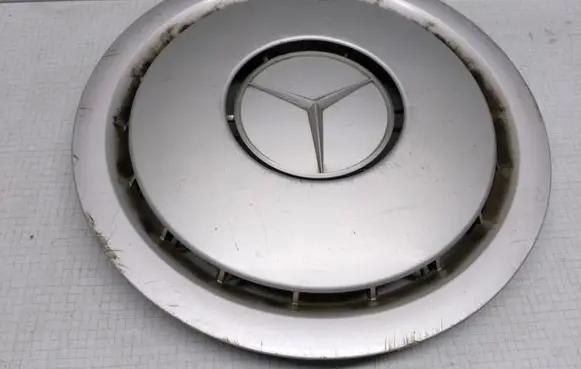 Mercedes-Benz E W124 R15 wheel hub/cap/trim 1244010424 7226310