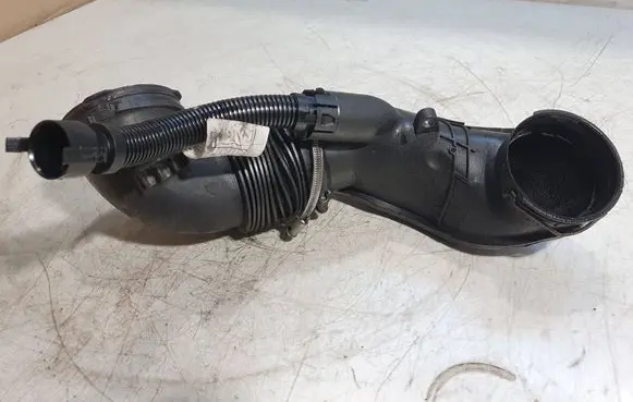 BMW 3 E90 E91 Air intake duct part 7806371 58300015 446293604