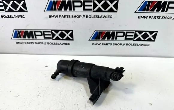BMW 5 E60 E61 Windshield washer spray nozzle 