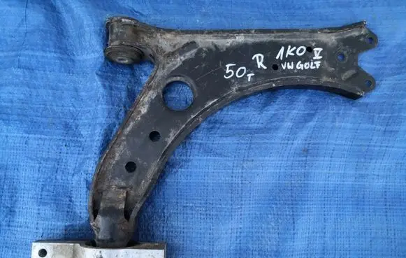 Volkswagen Golf V Front lower control arm/wishbone