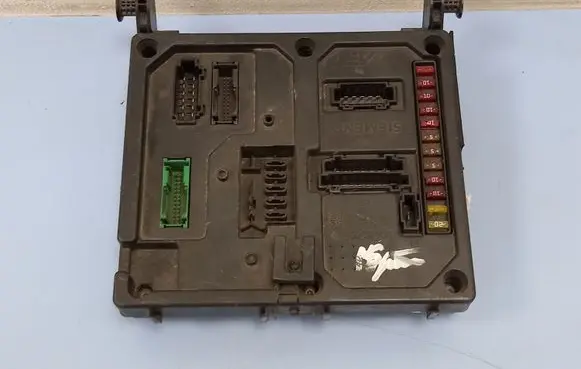 Volkswagen Sharan Fuse module 108151001