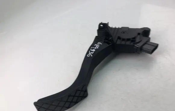 Volkswagen PASSAT B8 Accelerator throttle pedal bracket 5Q1723503H