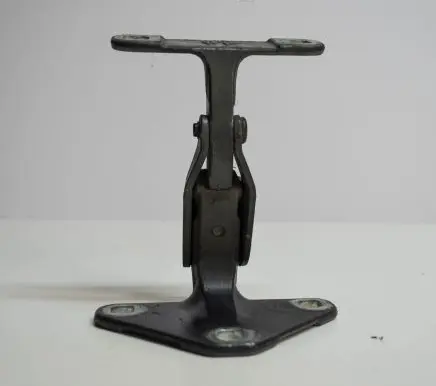Tailgate/trunk/boot hinge