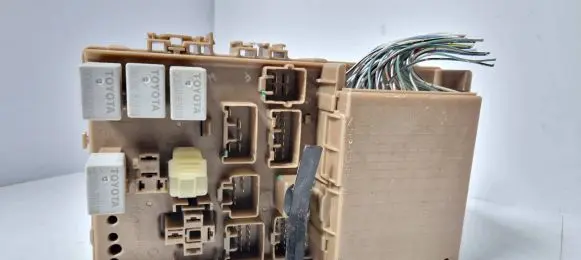 Toyota Corolla E120 E130 Fuse box set Ppt25p5
