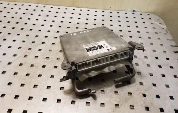 Toyota Corolla Verso E121 Engine control unit/module 8966113080