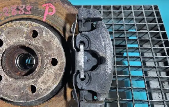 Front brake caliper
