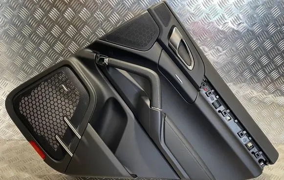 Porsche Cayenne (92A) Coupe rear side trim panel 