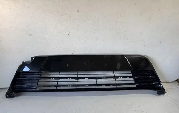 Toyota Corolla Verso E121 Front bumper lower grill 53112-0F070