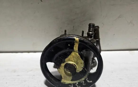 Mazda 323 F Power steering pump