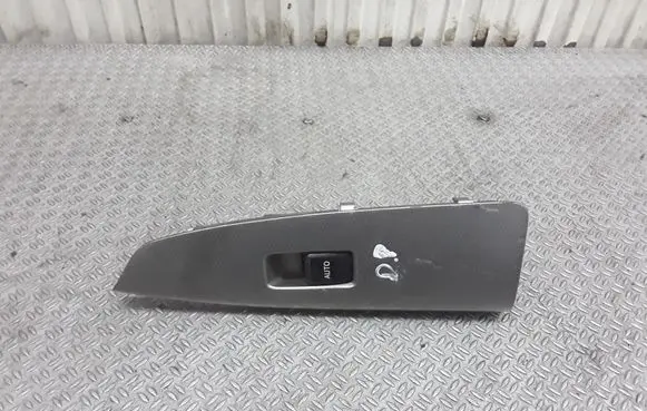 Toyota Corolla Verso E121 Electric window control switch 8403013031