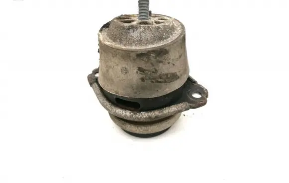 Volkswagen Touareg I Engine mount bracket 7L6199131A