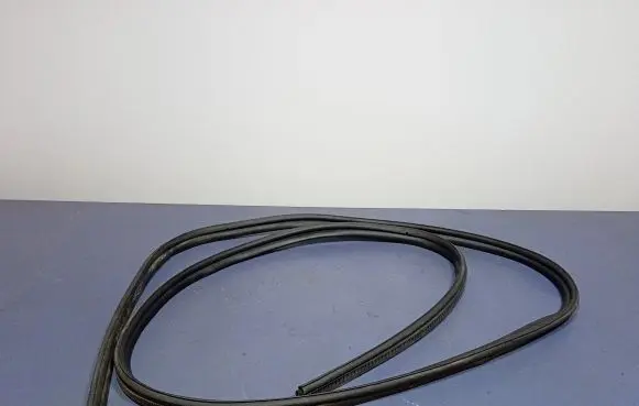 Ford C-MAX I Trunk rubber seal (body) 