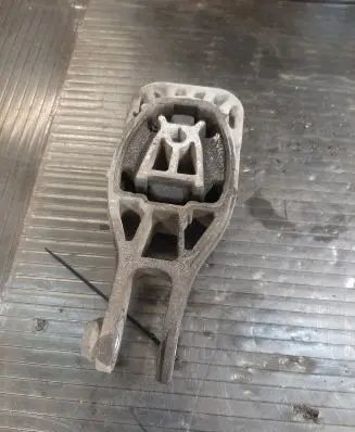 Opel Mokka Engine mount bracket 95248684