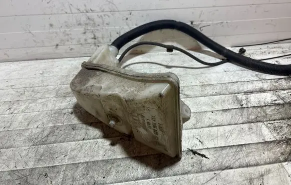Audi A2 Windshield washer fluid reservoir/tank 8Z0955451