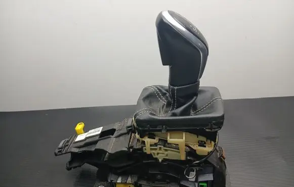 Volvo V60 Gear shifter/selector 31367687
