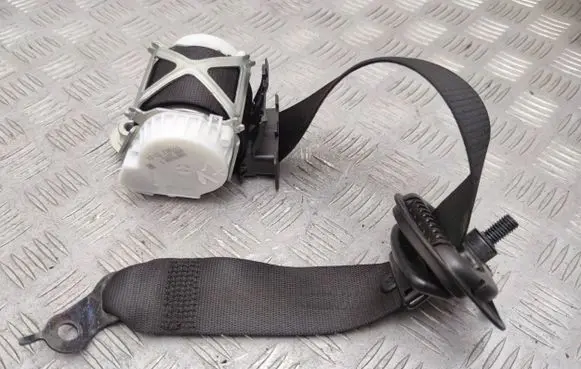 BMW 1 F20 F21 Front seatbelt 7243307 34078320