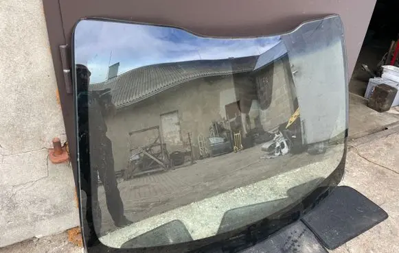 KIA Sportage Front windscreen/windshield window