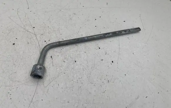 Toyota Avensis Verso Wheel nut wrench 