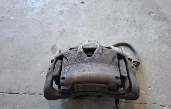 Volvo XC70 Front brake caliper 946 6020