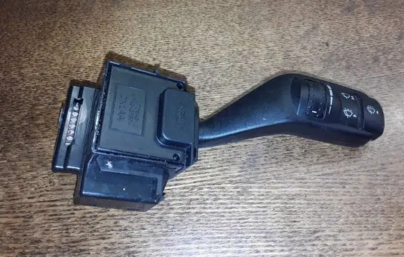Ford Focus Wiper control stalk 17D940